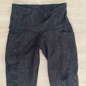 Old Navy Elevate Go Dry Leggings in Black Leopard